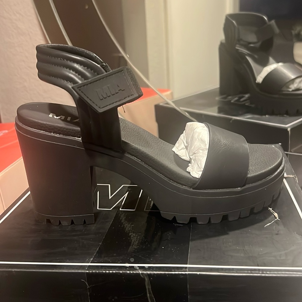 Mia Woman’s sandal, size 9